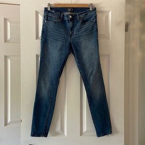 Abercrombie • mid rise super skinny jeans • 30